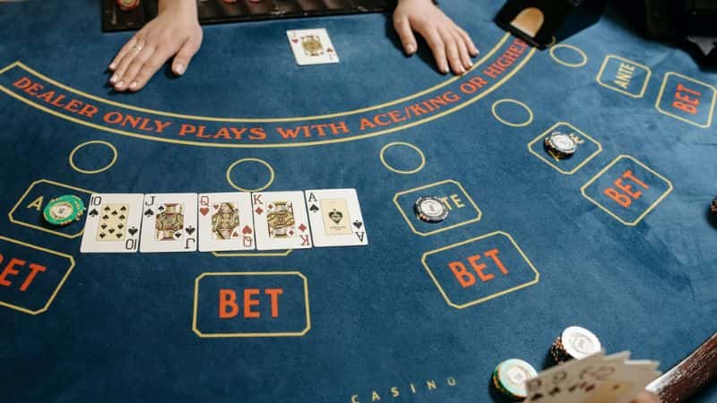 Track hands, results, and patterns with Raja Luck’s game history
